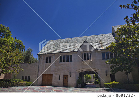 beverly hills gatehouse greystone mansion & garden 80917327