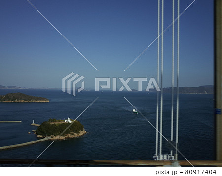 車窓からの瀬戸内海_瀬戸大橋 80917404