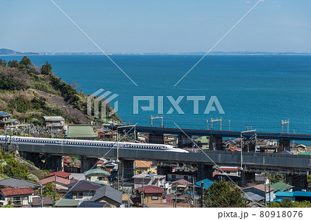 【相模湾を疾走する東海道新幹線N700A】 80918076