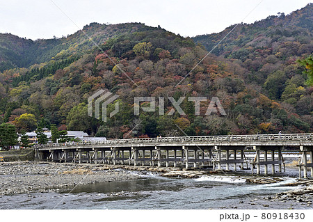 嵯峨野嵐山 渡月橋と大堰川(桂川) 嵯峨野嵐山 渡月橋と大堰川(桂川) 80918430