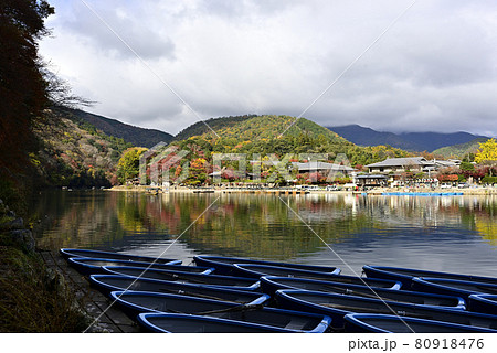嵯峨野嵐山　大堰川（桂川）と小倉山 80918476