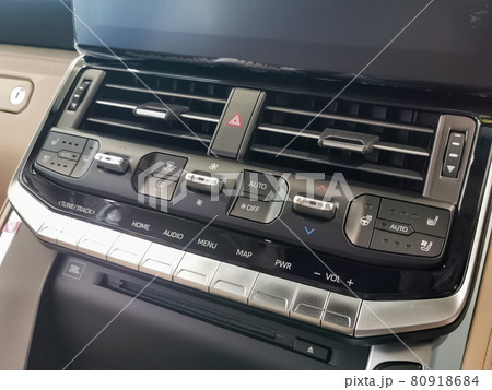 ランドクルーザー300　前後左右独立温度コントロールフルオートエアコン　S-FLOW 80918684