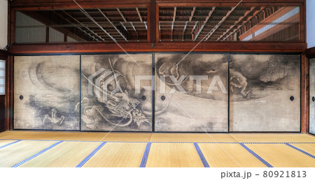 京都、建仁寺方丈の雲龍の襖絵 80921813