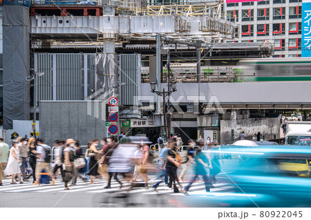 日本の東京都市景観 延伸された骨組み（宣言下、水最多4200人、全国1万5813人最多）＝8月11日 80922045