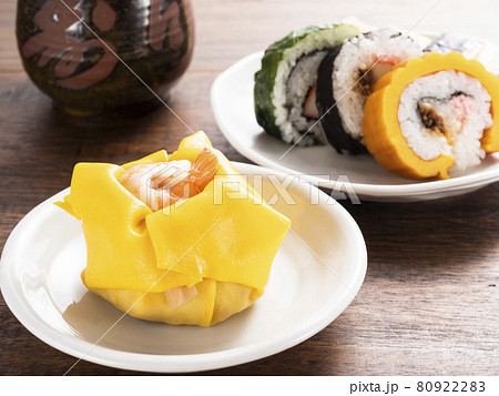 茶巾寿司と太巻寿司 80922283