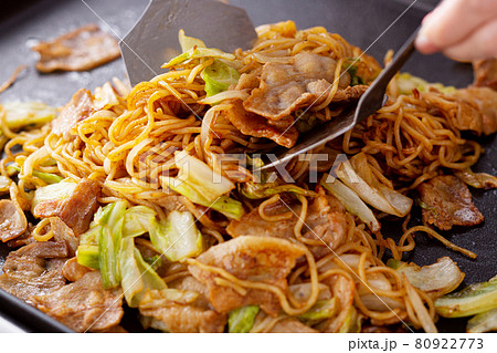 焼きそば　ヤキソバ　やきそば　おうち時間　おうちごはん 80922773