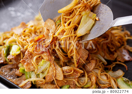 焼きそば　ヤキソバ　やきそば　おうち時間　おうちごはん 80922774