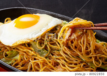 焼きそば　ヤキソバ　やきそば　おうち時間　おうちごはん 80922850