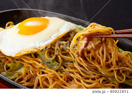 焼きそば　ヤキソバ　やきそば　おうち時間　おうちごはん 80922851