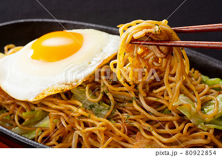 焼きそば　ヤキソバ　やきそば　おうち時間　おうちごはん 80922854