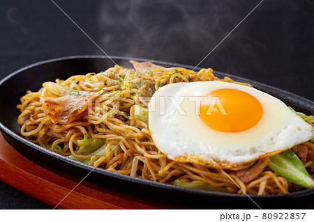 焼きそば　ヤキソバ　やきそば　おうち時間　おうちごはん 80922857