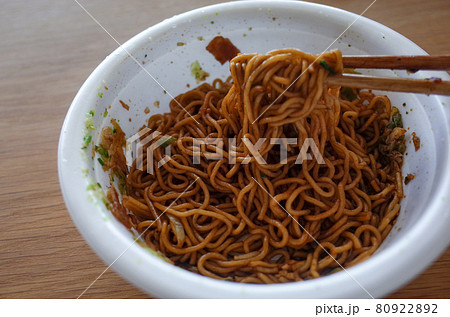 カップ麺の焼きそば カップ麺の焼きそば 80922892