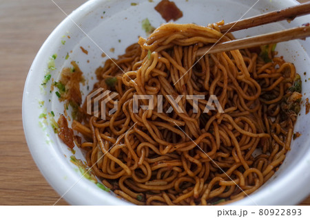 カップ麺の焼きそば カップ麺の焼きそば 80922893