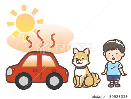 炎天下で暑くなっている車と子供と犬 80923033