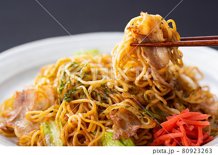 焼きそば　ヤキソバ　やきそば　おうち時間　おうちごはん 80923263