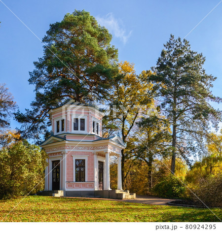 Pavilion on the island in the Sofiyivsky arboretum. Uman, Ukraine 80924295