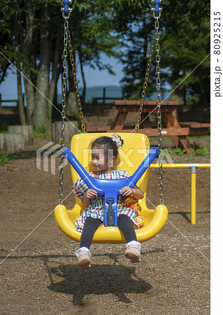 安全バーのあるブランコ 山北つぶらの公園の遊具 安全バーのあるブランコ 山北つぶらの公園の遊具 80925215