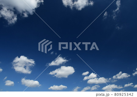 青空と雲 青空と雲 80925342