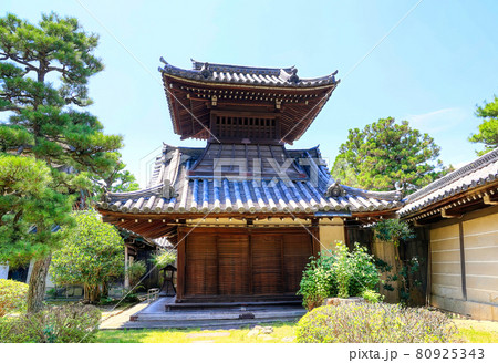 京都、大谷祖廟の太鼓堂 80925343