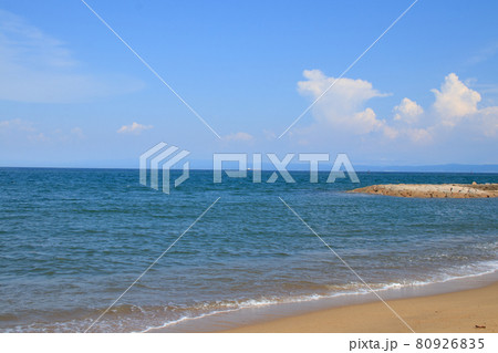 夏の淡路島の海岸【兵庫県】 80926835