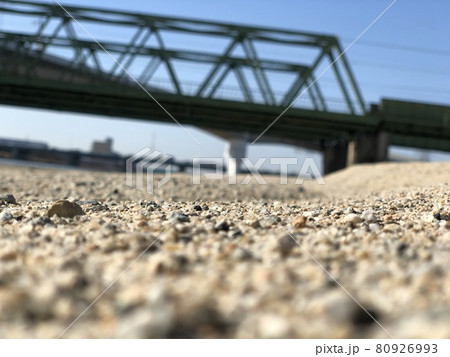 河川敷の砂浜 河川敷の砂浜 80926993