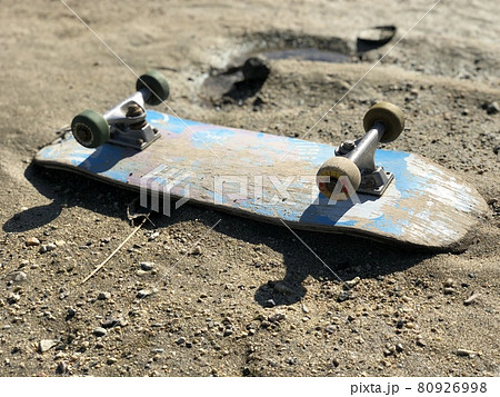 忘れ去られたスケボー 忘れ去られたスケボー 80926998