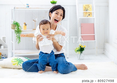 お母さんと赤ちゃんの写真素材