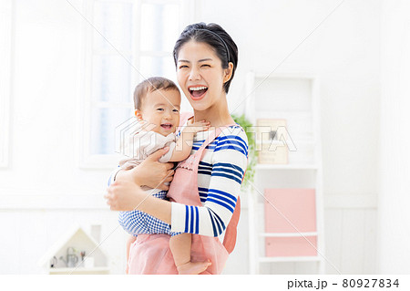 保育園　赤ちゃん　先生 80927834