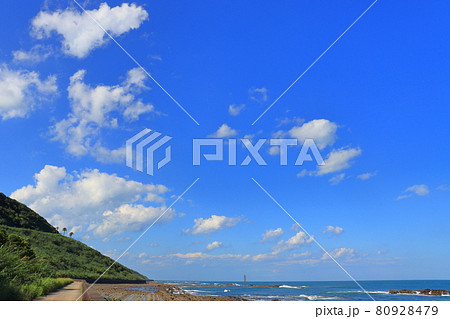 夏の青空と海 夏の青空と海 80928479