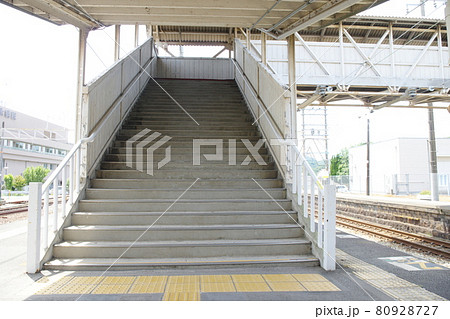 山陽本線・吉永駅の跨線橋（階段） 80928727