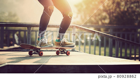Asian woman skateboarder skateboarding at skatepark Asian woman skateboarder skateboarding at skatepark 80928862