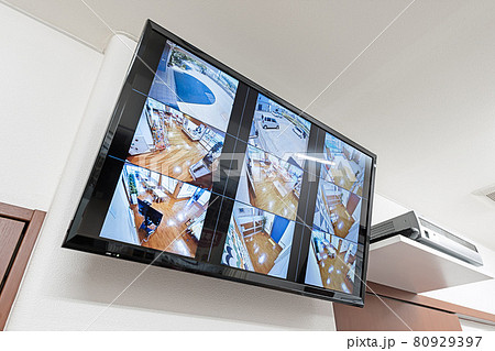 介護施設の監視映像 80929397