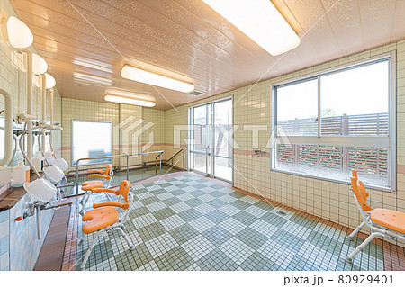 介護施設の入浴設備 80929401