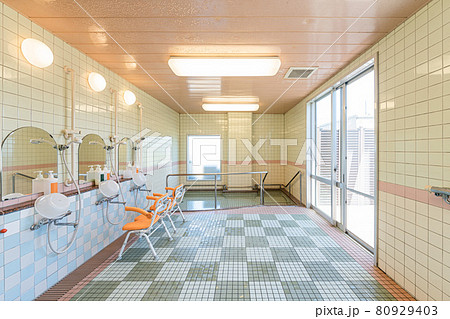 介護施設の入浴設備 80929403