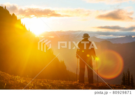 Hike on sunset 80929871