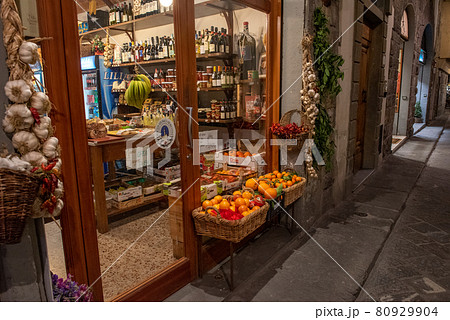 夜のフィレンツェ散策 80929904