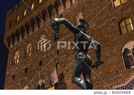 夜のフィレンツェ散策 80929968