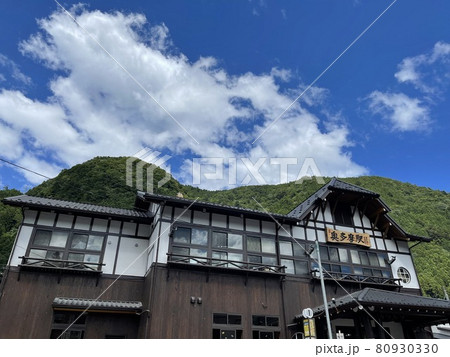 2階建て山小屋・ロッジ風の奥多摩駅 80930330