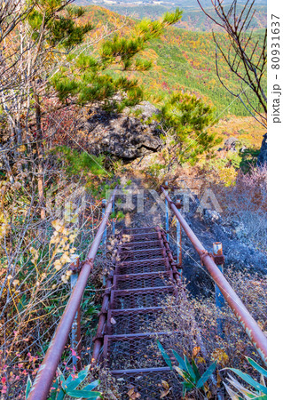 紅葉の霊山＜福島県＞猿跳ね岩 80931637