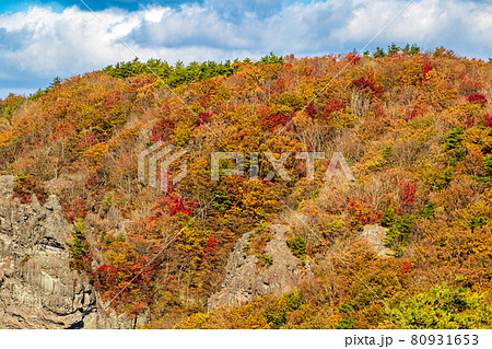 紅葉の霊山＜福島県＞ 80931653