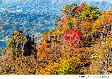 紅葉の霊山<福島県>奇岩群 紅葉の霊山<福島県>奇岩群 80931691