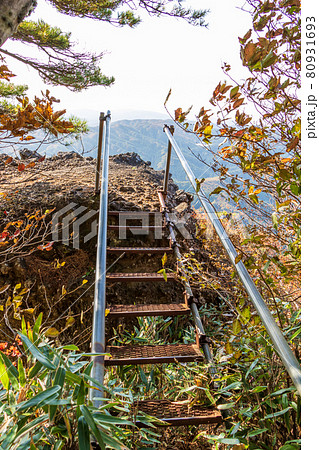 紅葉の霊山＜福島県＞天狗の相撲場 80931693