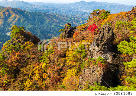 紅葉の霊山＜福島県＞奇岩群 80931695