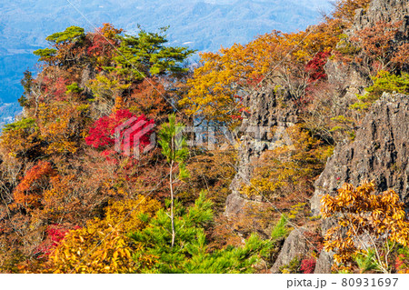 紅葉の霊山＜福島県＞奇岩群 80931697