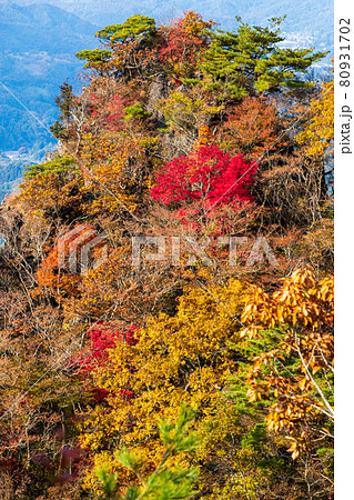 紅葉の霊山＜福島県＞奇岩群 80931702