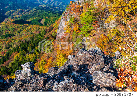 紅葉の霊山＜福島県＞奇岩群 80931707