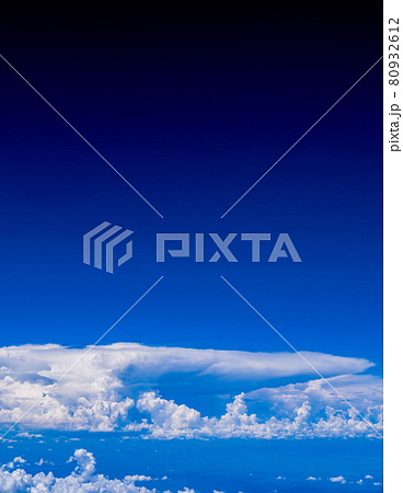 積乱雲 かなとこ雲 空撮 【 夏 の 天気 急変 イメージ 】 積乱雲 かなとこ雲 空撮 【 夏 の 天気 急変 イメージ 】 80932612