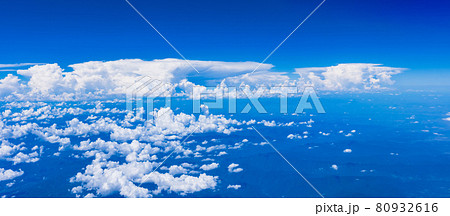 積乱雲　かなとこ雲　空撮　【 夏 の 天気 急変 イメージ 】 80932616
