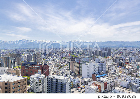 富山県富山市 市内中心部から望む晴天の富山市の街並み(東側 立山方向) 富山県富山市 市内中心部から望む晴天の富山市の街並み(東側 立山方向) 80933038