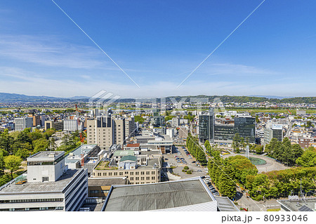 富山県富山市 市内中心部から望む晴天の富山市の街並み(西側 県庁方向) 富山県富山市 市内中心部から望む晴天の富山市の街並み(西側 県庁方向) 80933046
